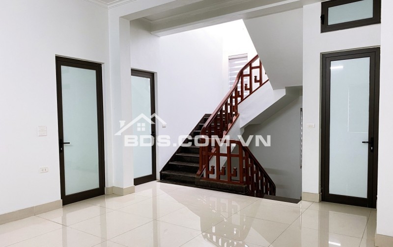 Cho thuê biệt thự Gia Lâm, 4 tầng, 8PN, Sân vườn, 30 triệu/tháng